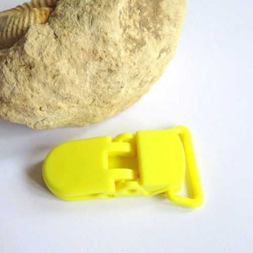 Pince clip/bretelle attache tétine en plastique jaune 43 x 10 mm