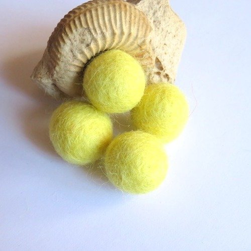 5 boules en laine feutrée jaune non percée 20 mm