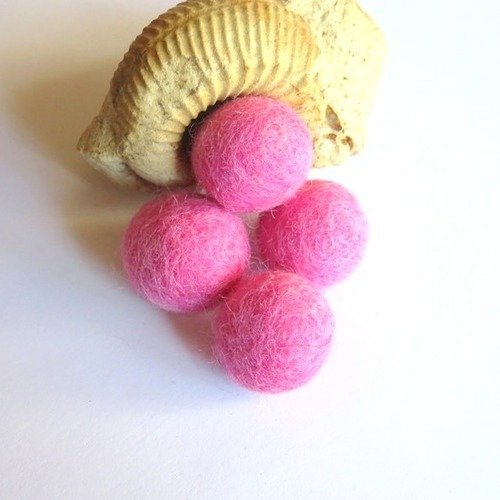 2 boules en laine feutrée rose non percée 20 mm