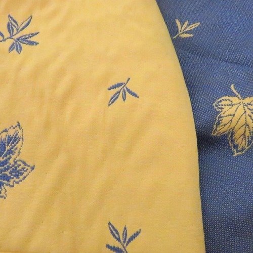 Tissu coton réversible jaune et bleu  ameublement feuille  grise 105 x 45 cm