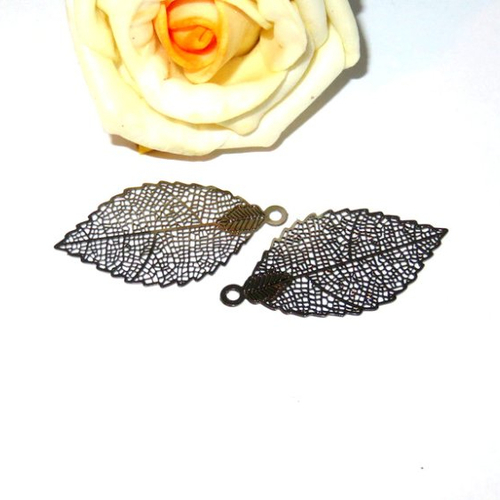 2 breloque feuille noire estampe motif filigrané 35 x 19 mm