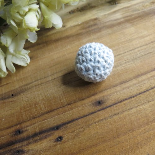 Perle en bois crochet coton bleu clair 16 mm