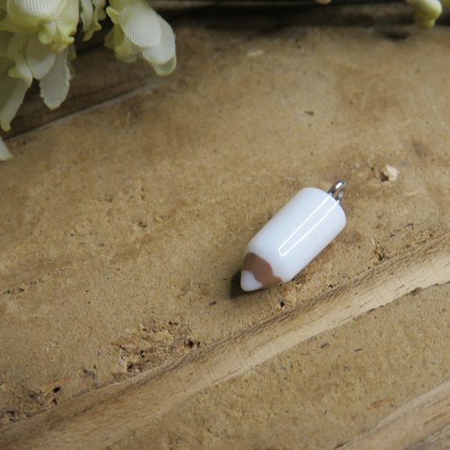 Breloque crayon résine blanc 20 x 6 mm
