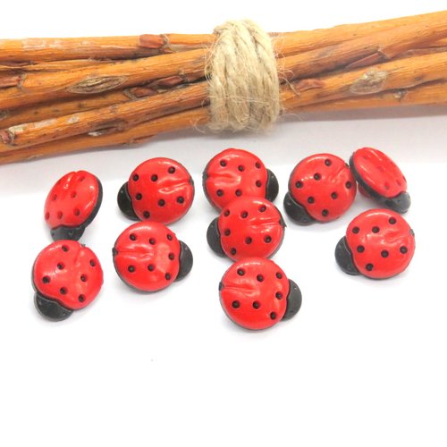 10 boutons acrylique coccinelle rouge et noir 13 x 15 mm