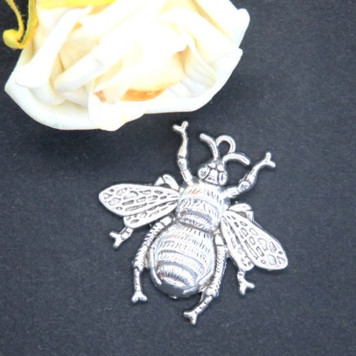 2 pendentif/breloque abeille argenté  40 x 38 mm