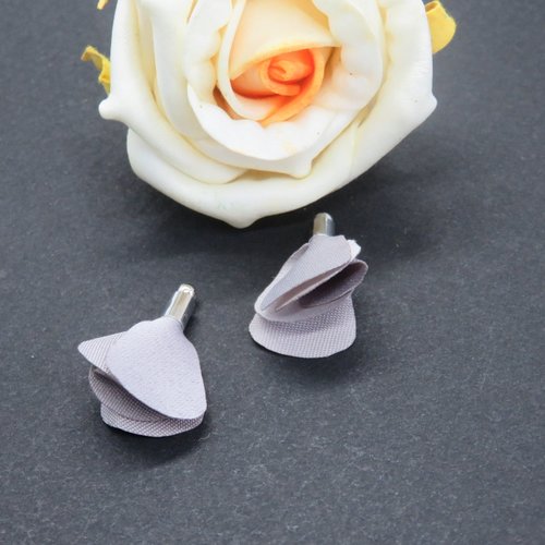 Pompon/pendentif fleur gris en tissu