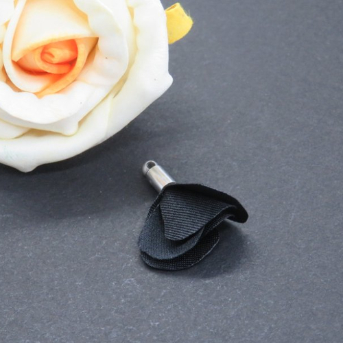 Pompon/pendentif fleur noir en tissu