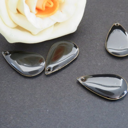 Sequin goutte émaillé noir 21 x 13 mm