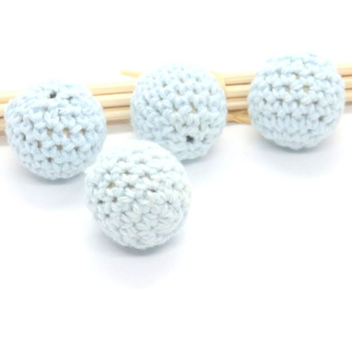 Perle en bois crochet coton bleu pale  attache tétine 20 mm