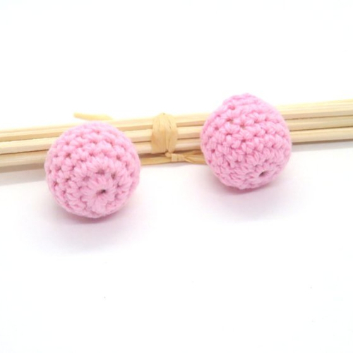 Perle en bois crochet coton rose 20 mm