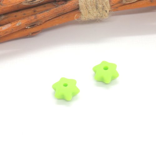 2 perles lentilles forme etoile en silicone vert tendre 12 mm