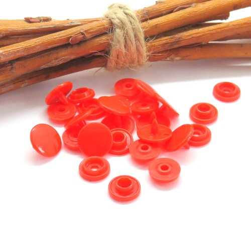 14 boutons pressions en plastique kam rouge t5