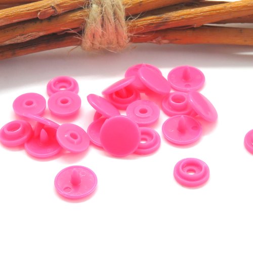 14 boutons pressions en plastique rose fuchsia kam t5
