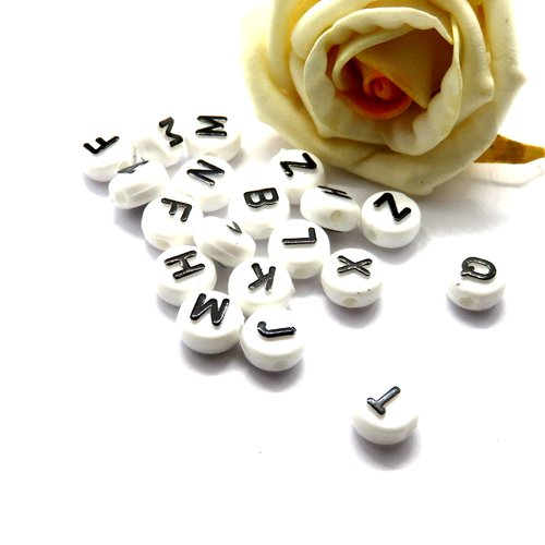 50 perles alphabet acrylique blanche et noire 10 mm