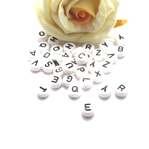 50 perles alphabet acrylique blanche et noire 6 mm