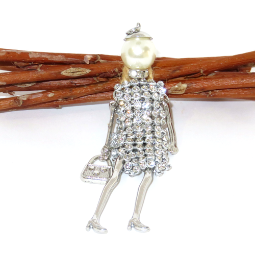 Pendentif poupée métal argenté
