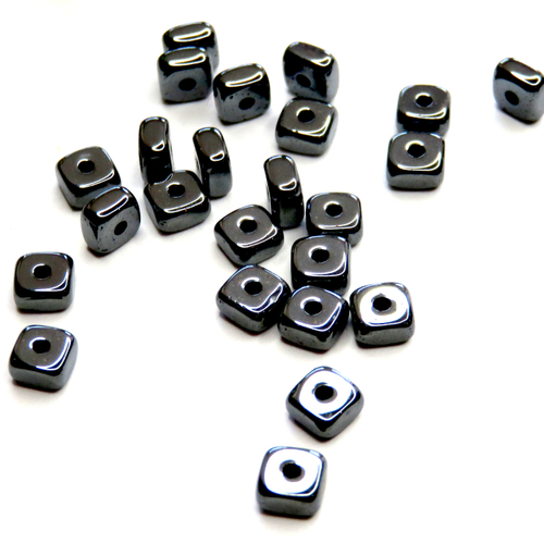 20 perles hématite carré 4 mm