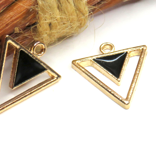 Breloque géométrique émaillé noire doré triangle 15 mm