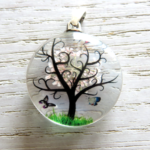 Pendentif en verre arbre de vie rose clair fleur séchée