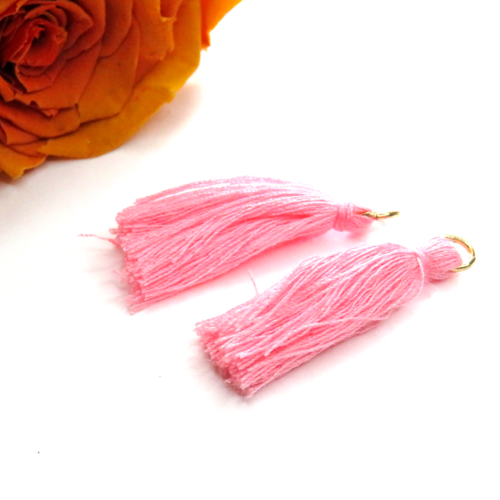 4 pompons rose anneau métal doré