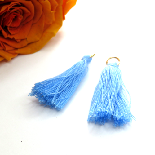 5 pompons bleu ciel anneau métal doré