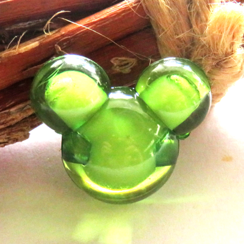 Perle acrylique tête de souris mickey verte