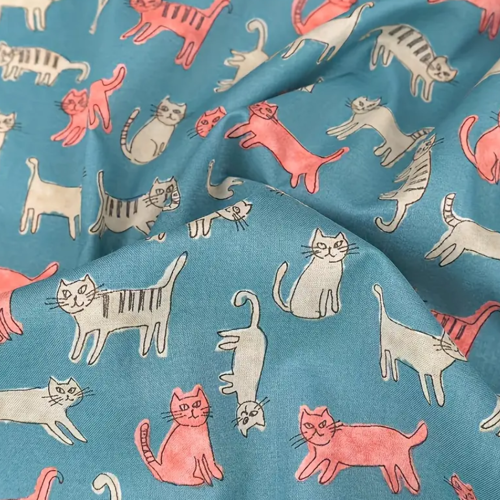 Tissu polyester chat sur fond bleu 160 x 48 cm