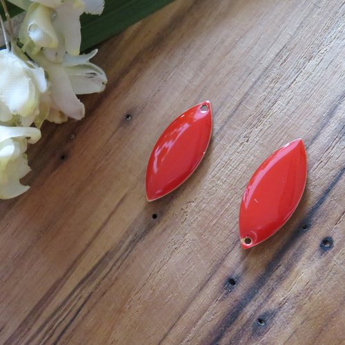 Pendentif sequin / navette émaillé rouge 24 x 10 mm