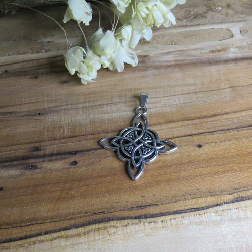 Pendentif nœud de sorcière argenté antique bélière acier inoxydable
