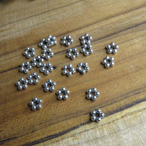 20 perles intercalaires fleurs métal argentées 5 mm