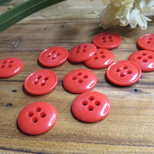 Lot 12 boutons anciens rouge