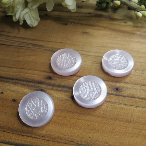 Lot 4 boutons anciens blanc