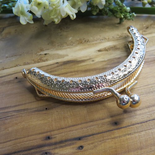 Fermoir de sac clic-clac en métal doré 8.5 x 6 cm