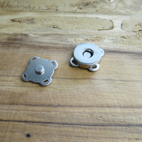 Lot de 2 boutons pressions magnétiques à coudre argentés