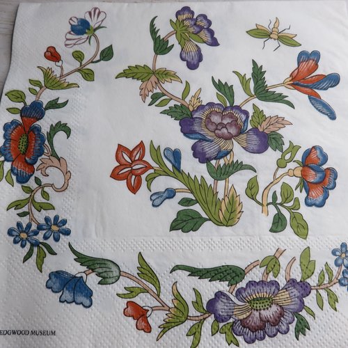 Serviette en papier fleurs graphiques