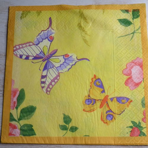 Serviette en papier papillons sur fond jaune