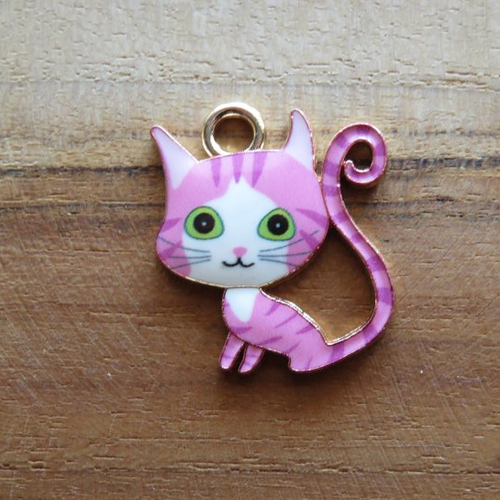 Breloque chat rose émail