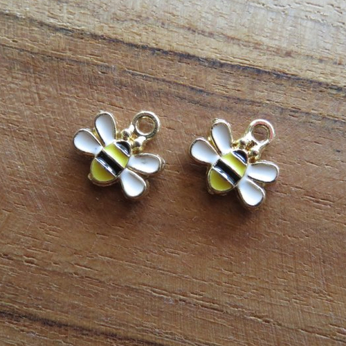 2 breloques abeille en émail jaune et blanche