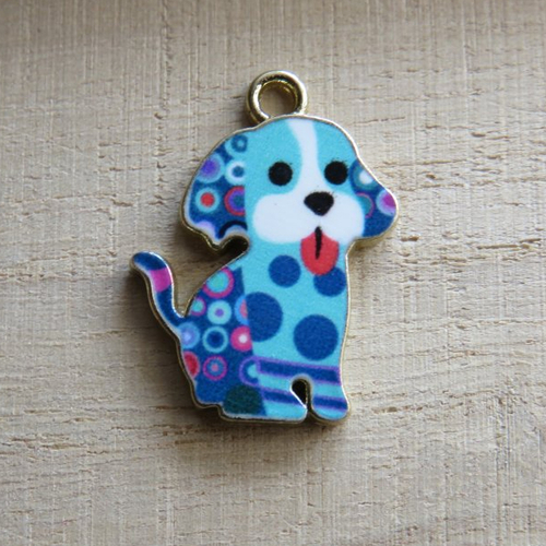 Breloque chien en émail bleu turquoise