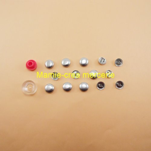 Kit de sept boutons 12 mm en métal à recouvrir marque bohin
