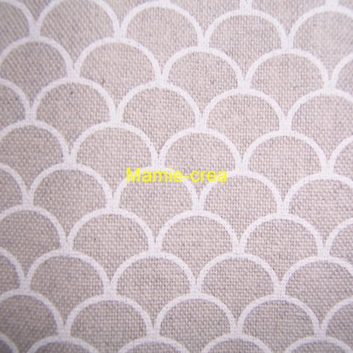 Coupon de tissu en coton et lin imprimé écailles
