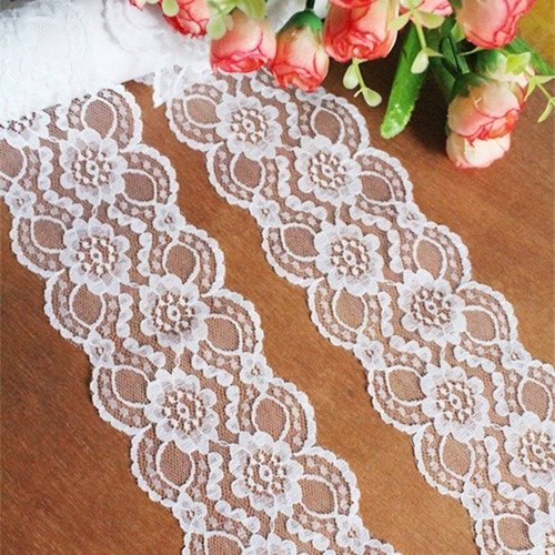 5 m de jolie dentelle fine - blanche  - 70 mm - vendu au mètre - d05