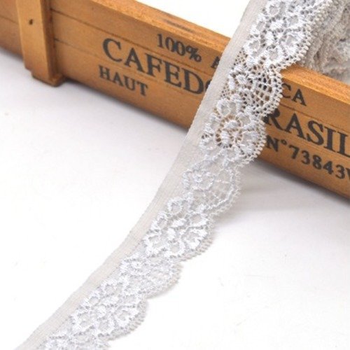 Jolie dentelle élastique - blanche - 22 mm - vendu au mètre - d18