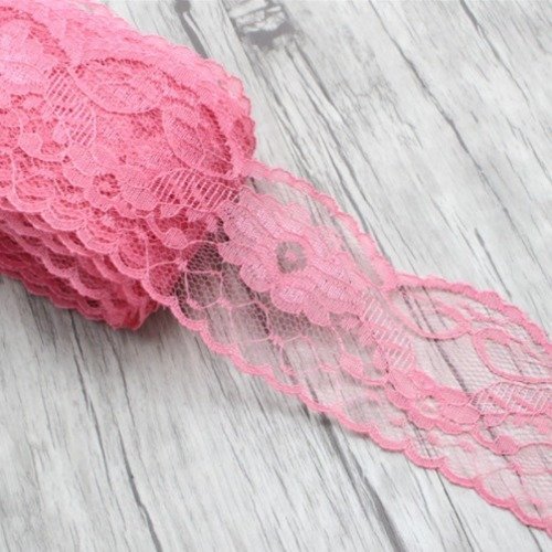 Dentelle fine fleur - 55 mm - rose foncé - vendu au mètre - d10