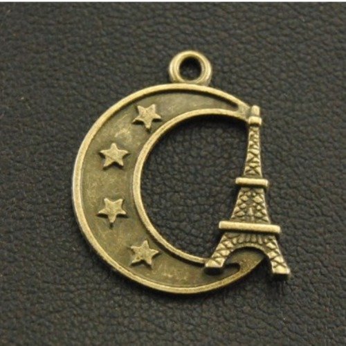 1 breloque pendentif - lune - tour eiffel -  métal couleur bronze 