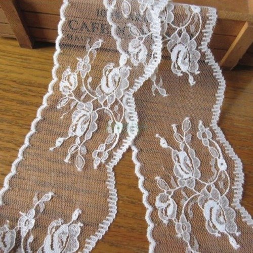 2.50 m de jolie dentelle fine - blanc nacré  - 75 mm - d36