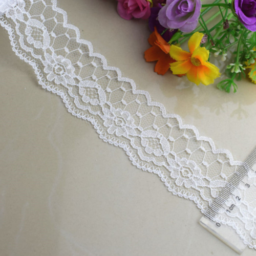 13 m de ruban de dentelle fine - 40 mm - blanche - d14