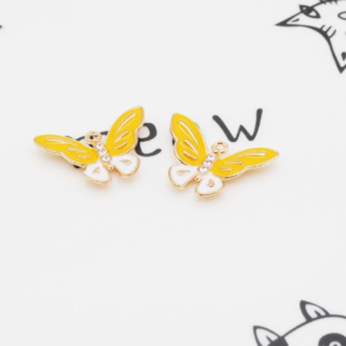 1 breloque papillon jaune orangé  - email  -  métal doré