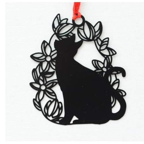 1 marque page le chat et la couronne de fleurs - signet métal noir
