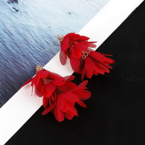 1 pendentif pompon fleurs - 3 rangs - rouge